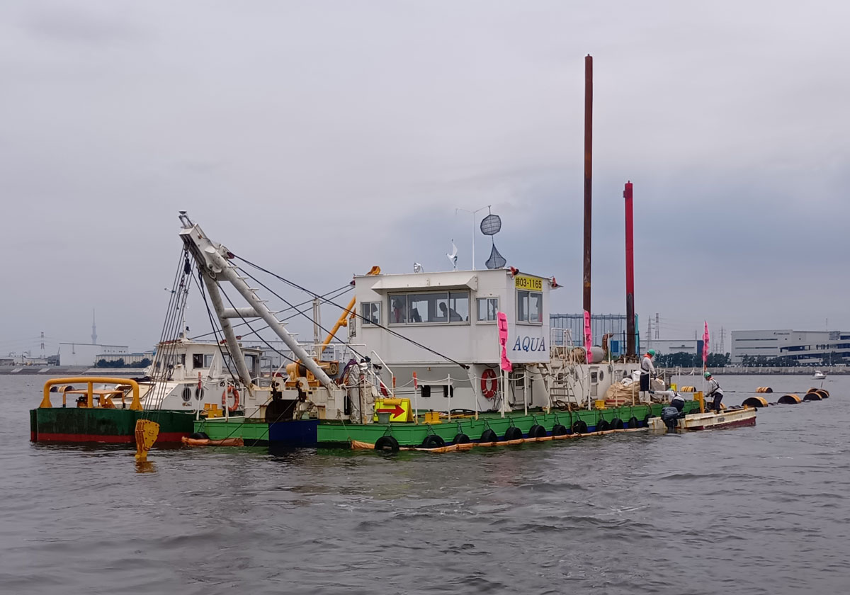 小型ポンプ浚渫船